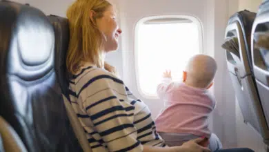 טיסה עם תינוק - כל מה שצריך לדעת לפני העלייה למטוס