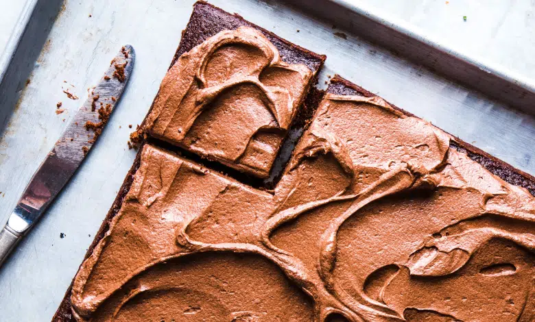עוגת שוקולד פרווה עסיסית, פשוטה ומהירה להכנה (10 דקות)